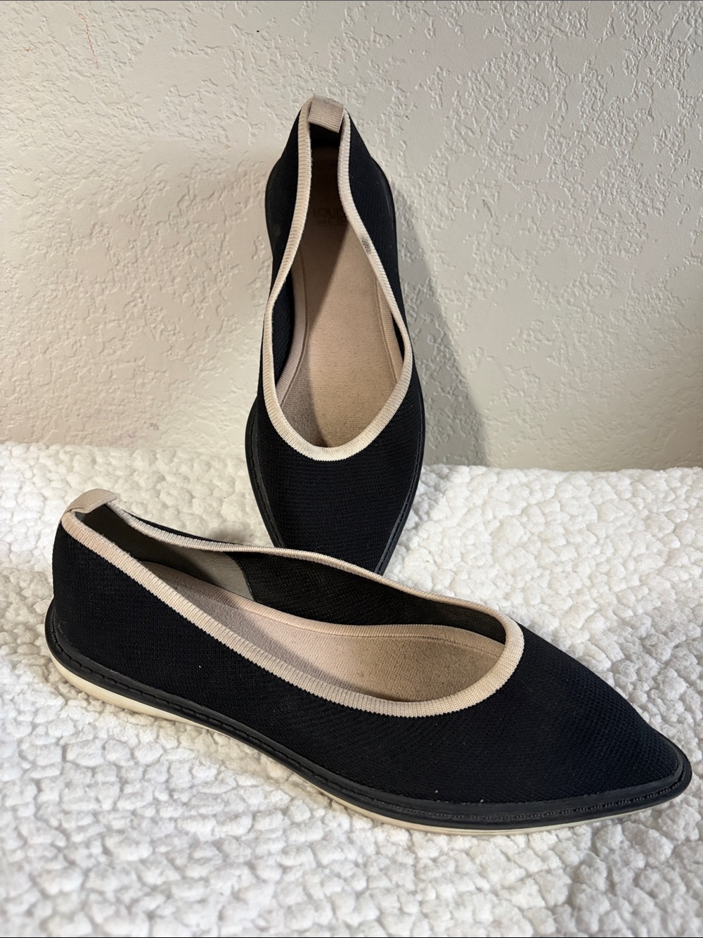 Louise et Cie Washable Knit Celete Pointed Black Flats with Cream Trim -Sz 6.5